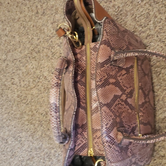 G.I.L.I Snake Printed Leather Bag - Picture 7 of 17